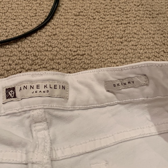 white ripped jean shorts - Picture 2 of 3